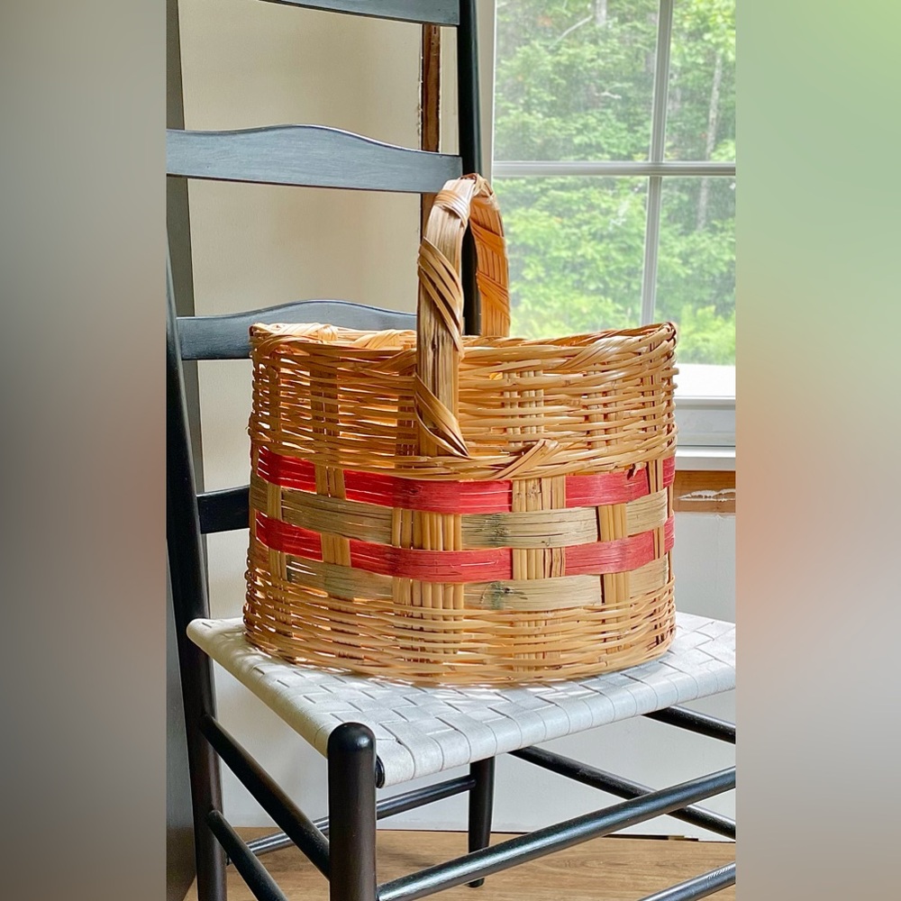 LARGE VINTAGE FARMHOUSE OVAL BAMBOO BASKET WITH HANDLES